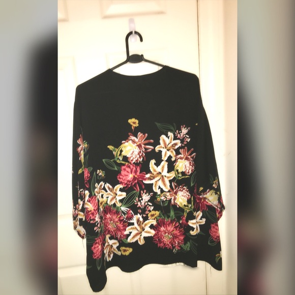 Sale❣️Georgette Floral Kimono Top - Picture 2 of 2